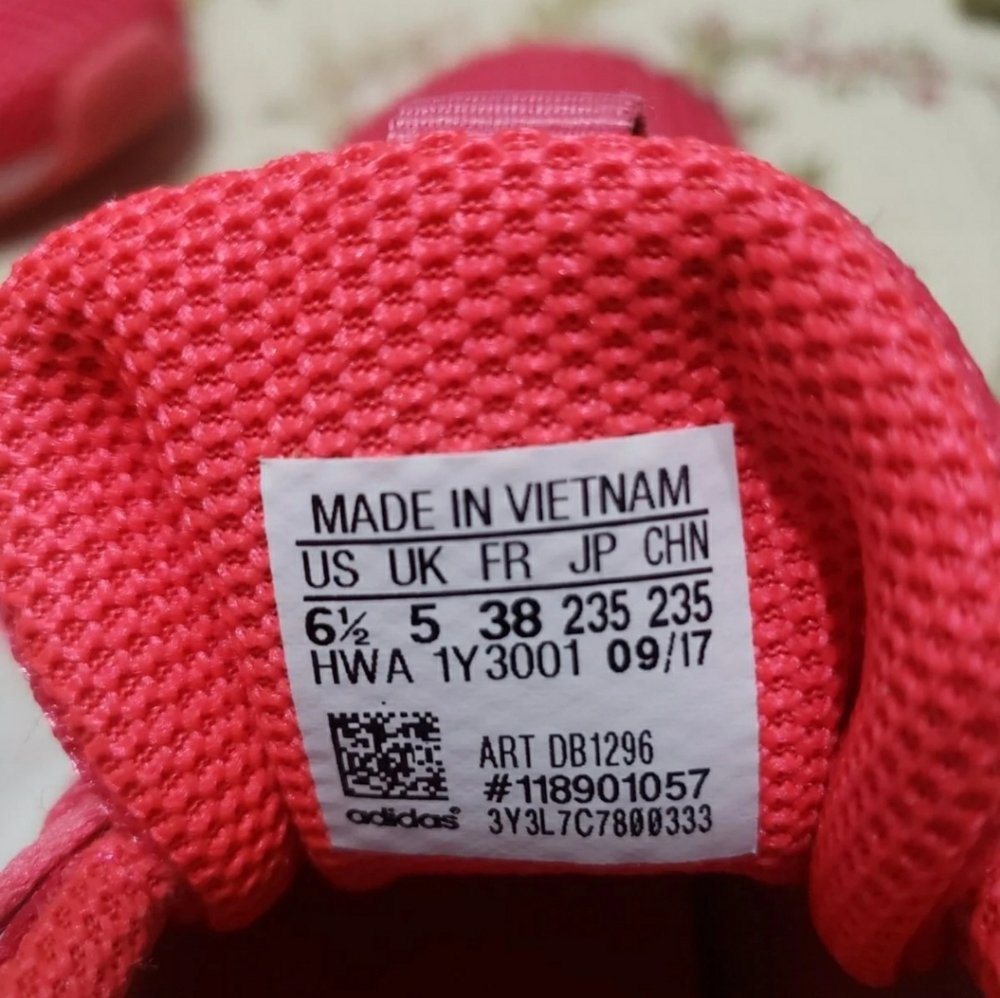 Adidas shoes - Picture 2 of 3